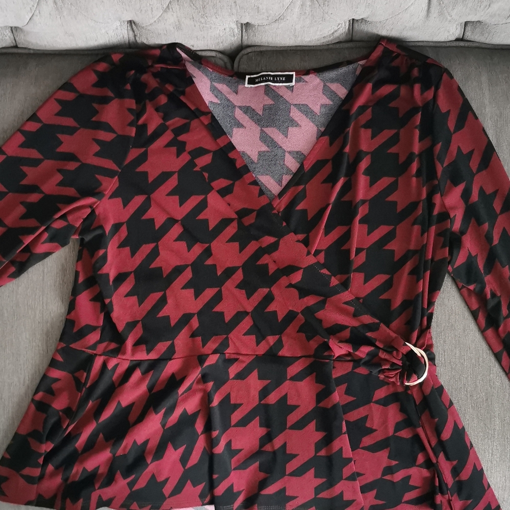 Melanie Lyne Women's Burgundy and Black Wrap Top